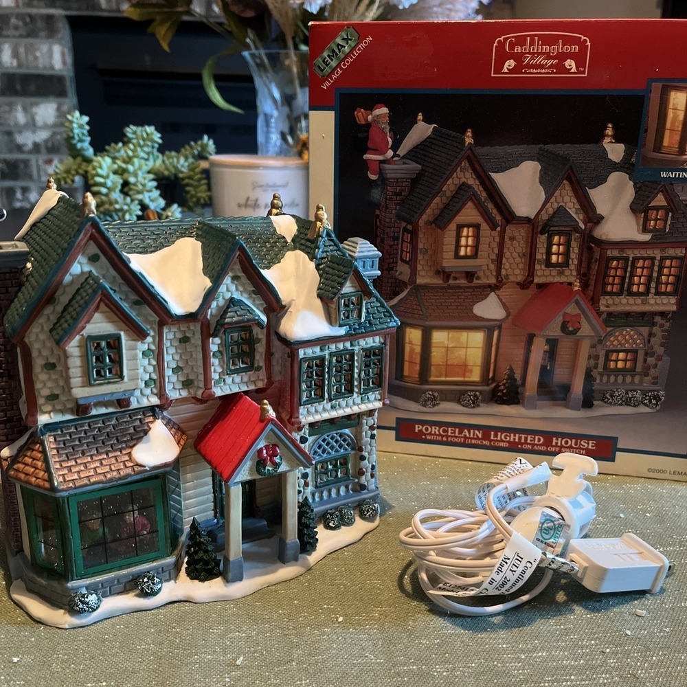 Lemax "Waiting for Santa" Caddington Village LED lighted 2000 Retired with box